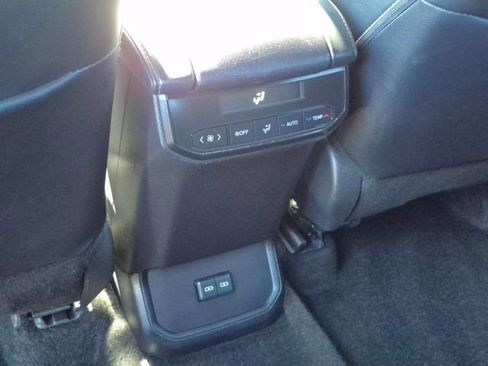 Used 2025 Toyota Highlander XSE AWD/4WD image 16