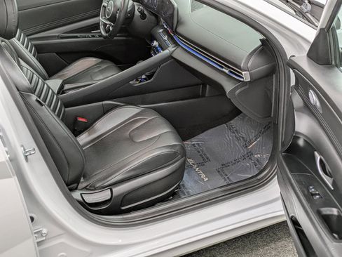 Used 2022 Hyundai Elantra Limited image 19