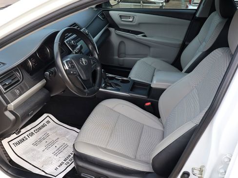 Used 2015 Toyota Camry SE image 12