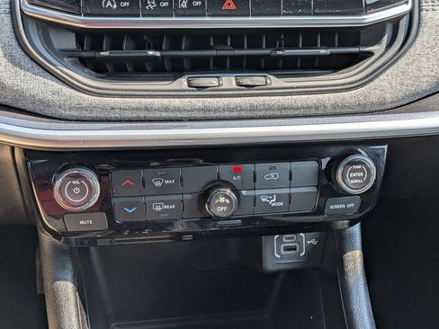 Used 2024 Jeep Compass Latitude AWD/4WD image 24