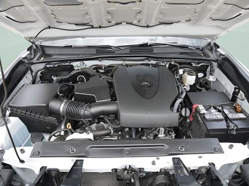 Used 2023 Toyota Tacoma SR AWD/4WD image 17