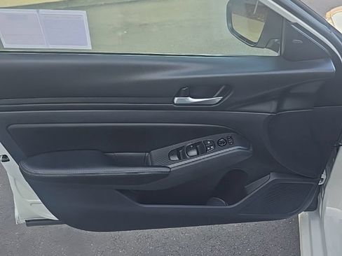 Used 2025 Nissan Altima 2.5 SV FWD image 17