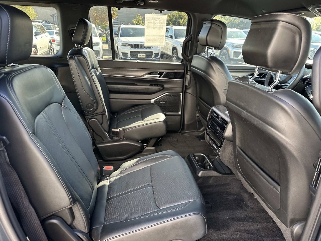 Used 2023 Jeep Wagoneer Series III w/ Convenience Group I AWD/4WD image 14