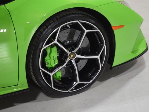 Used 2020 Lamborghini Huracan EVO image 19
