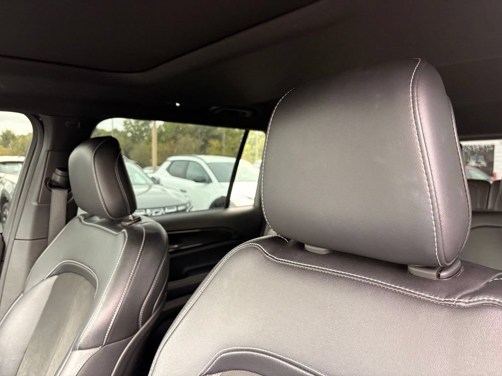 Used 2023 Jeep Grand Cherokee L Laredo AWD/4WD image 23