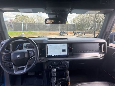 Used 2023 Ford Bronco Badlands image 11