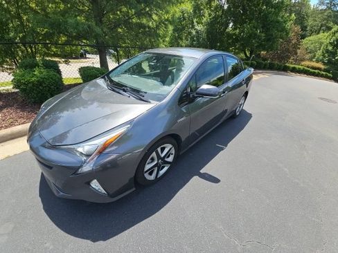 Used 2017 Toyota Prius Three Touring FWD image 3