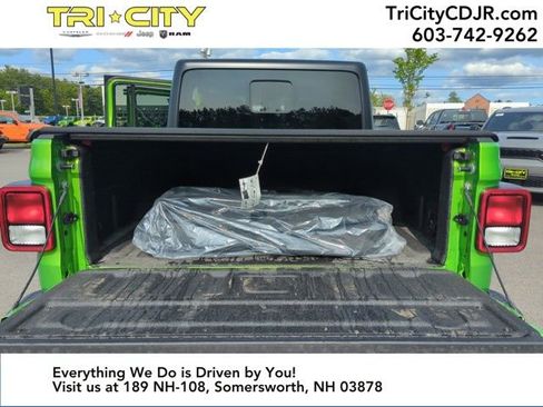 New 2025 Jeep Gladiator Sport image 21