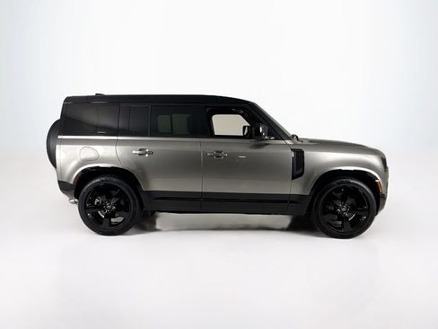 Used 2025 Land Rover Defender 110 X-Dynamic SE AWD/4WD image 6