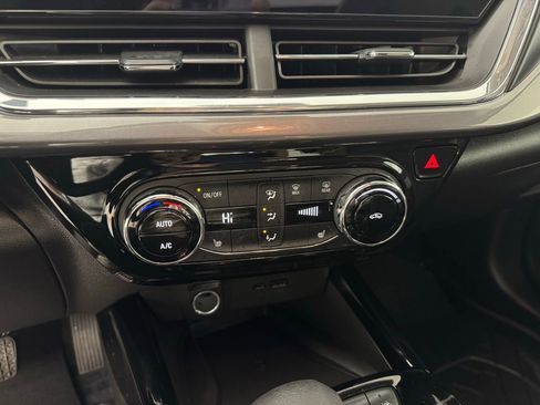 Used 2025 Chevrolet Trax ACTIV w/ Sunroof Package image 18