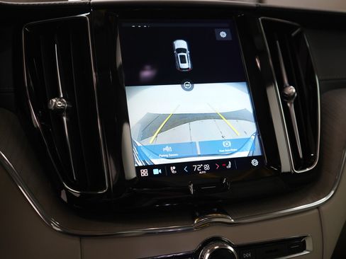 Used 2023 Volvo XC60 B5 Ultimate w/ Climate Package image 24