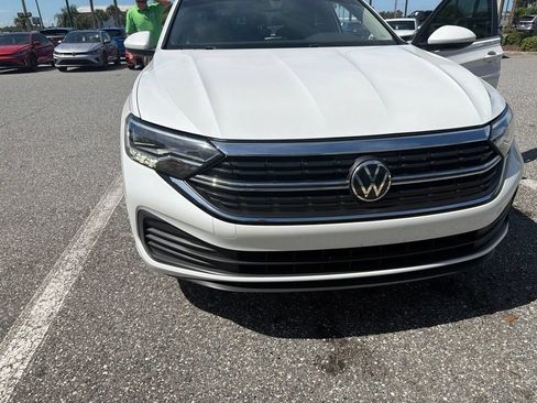 Used 2024 Volkswagen Jetta SE FWD image 4