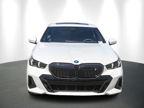 New 2027 BMW i5 eDrive40 w/ M Sport Package RWD image 2