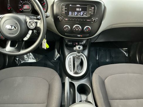 Used 2018 Kia Soul image 11