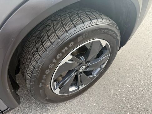 Used 2024 Nissan Rogue SV image 12