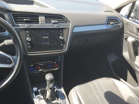 Used 2023 Volkswagen Tiguan SE image 13