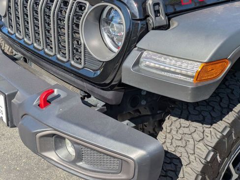 Used 2025 Jeep Wrangler Unlimited Rubicon AWD/4WD image 11