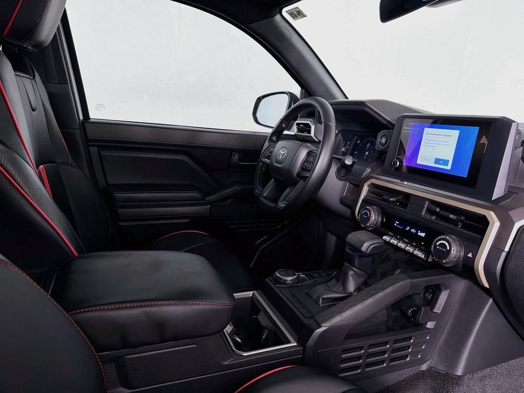 Used 2025 Toyota Tacoma SR5 AWD/4WD image 30