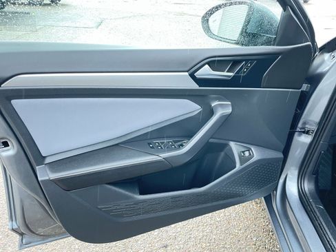 Used 2025 Volkswagen Jetta SE image 20