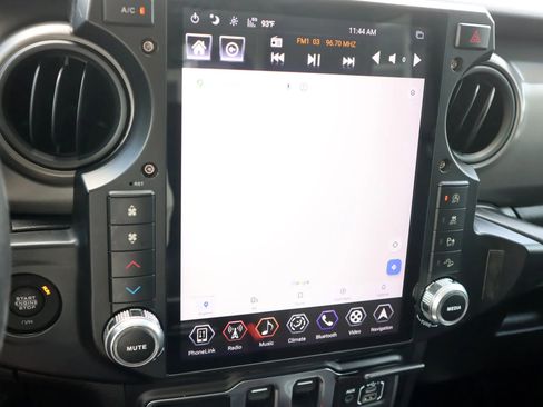 Used 2022 Jeep Wrangler Sport AWD/4WD image 17