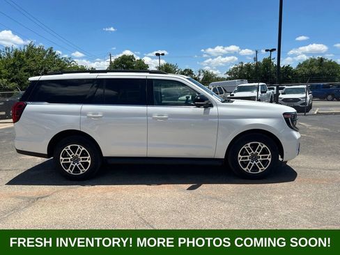 Used 2025 Ford Expedition Active AWD/4WD image 2