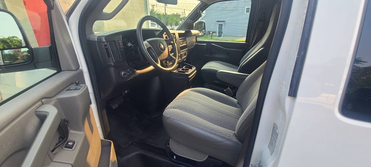 Used 2019 Chevrolet Express 3500 LT w/ LT Preferred Equipment Group RWD image 11