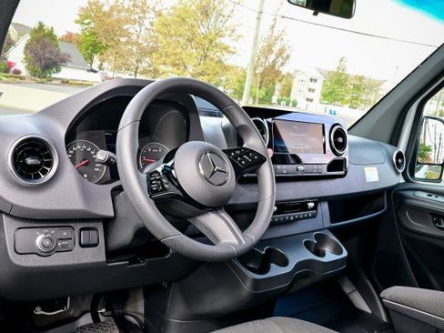 Used 2025 Mercedes-Benz Sprinter 2500 image 13
