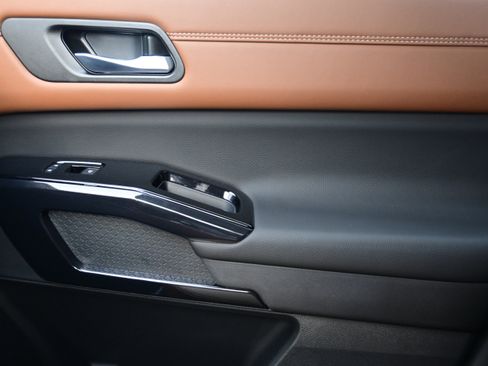 New 2026 Nissan Pathfinder Platinum image 31