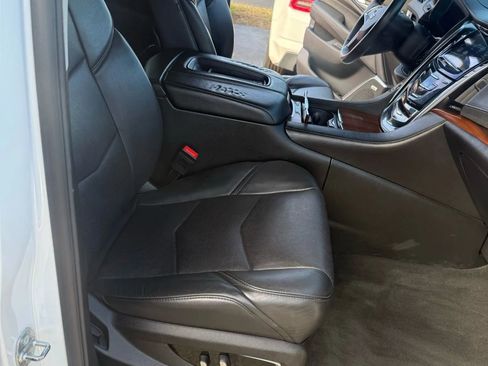 Used 2017 Cadillac Escalade ESV Luxury image 25