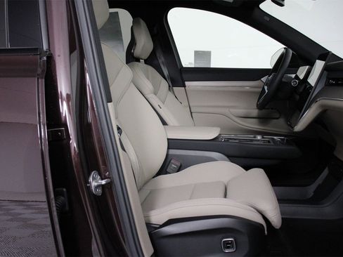 New 2025 Volvo EX90 Ultra image 10