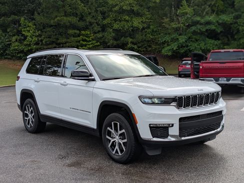 Used 2024 Jeep Grand Cherokee L Limited w/ Luxury Tech Group II AWD/4WD image 11