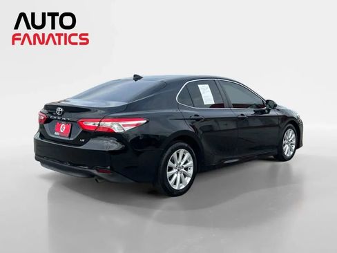 Used 2020 Toyota Camry LE image 5