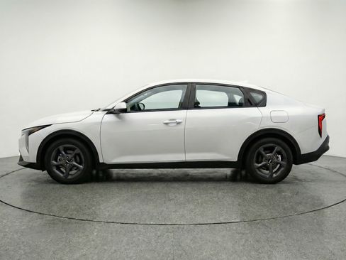 Used 2025 Kia K4 LXS image 5