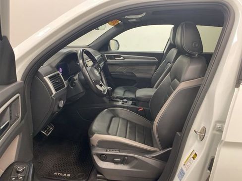 Used 2021 Volkswagen Atlas Cross Sport SEL Premium image 9