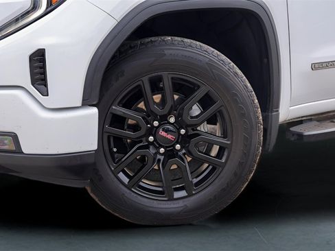 Used 2022 GMC Sierra 1500 Elevation w/ Elevation Premium Package image 4