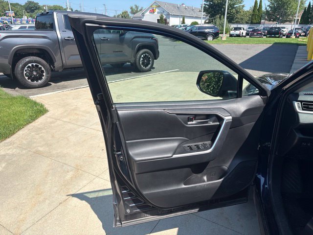 Used 2025 Toyota RAV4 XLE AWD/4WD image 21