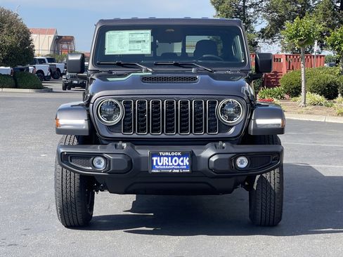 New 2026 Jeep Gladiator Sport AWD/4WD image 4