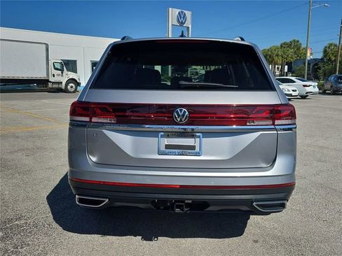 Used 2025 Volkswagen Atlas SE FWD image 5