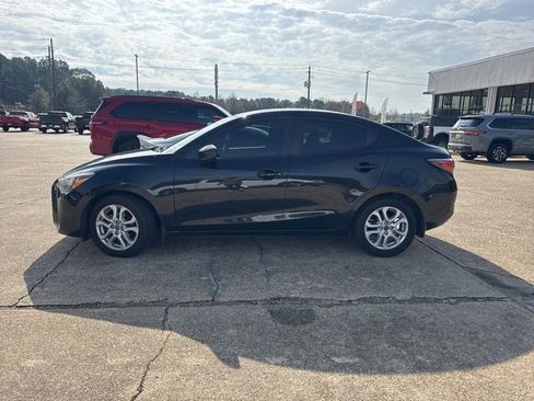 Used 2017 Toyota Yaris iA image 2