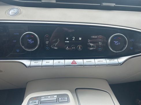 Used 2024 Genesis Electrified GV70 Advanced image 15