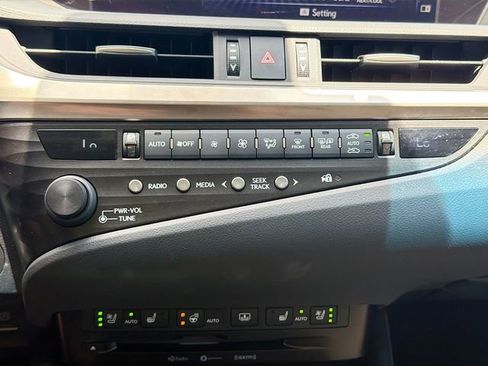 Used 2020 Lexus ES 350 Ultra Luxury w/ Accessory Package 2 FWD image 46