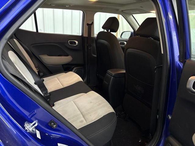 Used 2022 Hyundai Venue SEL FWD image 11