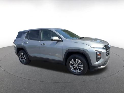 Used 2025 Chevrolet Equinox LT AWD/4WD image 2