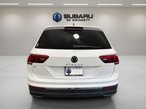 Used 2023 Volkswagen Tiguan SE w/ Panoramic Sunroof Package FWD image 4
