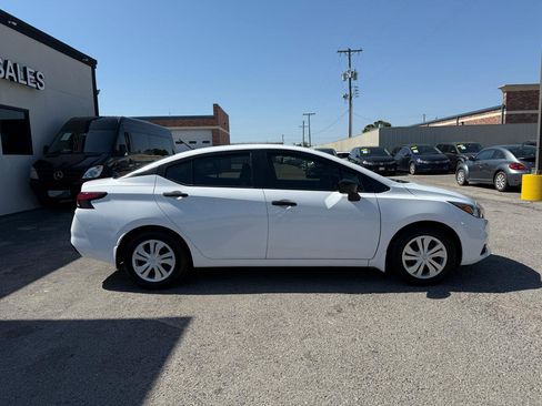 Used 2020 Nissan Versa S FWD image 4