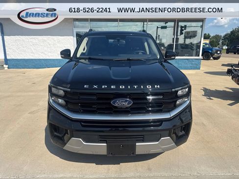 Used 2025 Ford Expedition Platinum AWD/4WD image 2