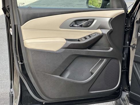 Used 2023 Chevrolet Traverse LS w/ Safety Package FWD image 17