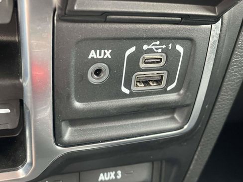 Used 2023 Jeep Gladiator Sport AWD/4WD image 13