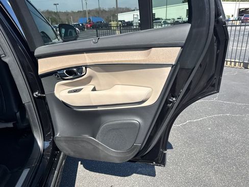 Used 2025 Volvo XC90 B6 Ultra w/ Lounge Package image 17