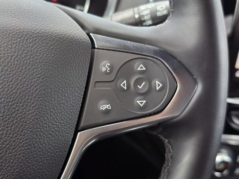 Used 2023 Chevrolet Traverse High Country FWD image 38